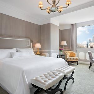 Contemporary Zimmer mit Kingsize-Bett